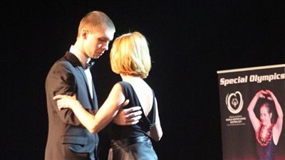 إقبال جماهيرى على مسابقة الرقص للاعبي الأولمبياد الخاص بالنمسا