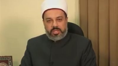 بالفيديو.. الإفتاء: سفر المرأة المعتدة لأداء العمرة «غير جائز»