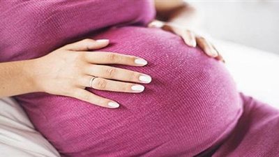 طبيب يكشف خطورة الإفرازات الخضراء أثناء الحمل