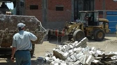 إزالة 10 حالات تعد على أراضي كفر الزيات الزراعية (صور)