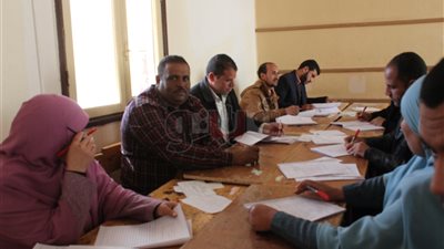 2140 معلما يبدأون تصحيح أوراق إجابات للشهادة الإعدادية بأسيوط