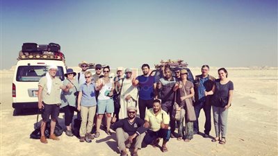 بالصور.. فوج سياحي يزور صحراء الفرافرة ومعابد الوادي الجديد