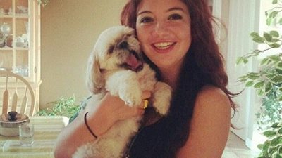 بالصور.. الجميلة النائمة الحقيقية كندية تنام 20 ساعة يوميا