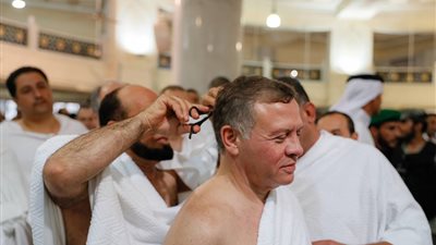 10 صور ترصد أداء ملك الأردن عمرة رمضان