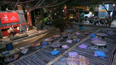 فقرات موسيقية وإنشاد ديني في «خان الساقية» (صور)