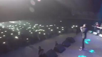 تامر حسني يتألق في حفله بالكويت (فيديو)