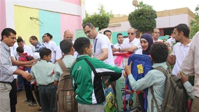 توزيع 23 ألف شنطة على تلاميذ 83 مدرسة أكثر احتياجًا بالأقصر وأسوان