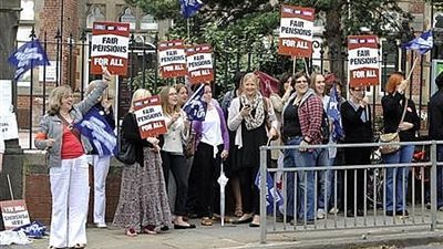 إضراب المعلمين في بريطانيا بسبب المرتبات والمعاشات