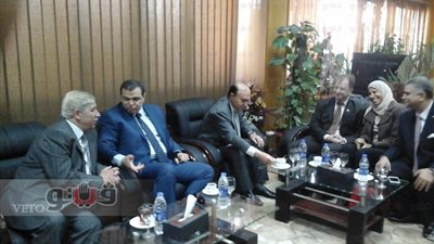 بالصور.. وزير القوى العاملة يلتقي محافظ الإسماعيلية و«مميش»