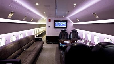 بالفيديو والصور.. طائرات أثرياء العرب والروس «منازل فخمة» فوق السحاب..غرف نوم وصالات استقبال ووسائل ترفيه ومكاتب مجهزة لمتابعة الأعمال.. قيمتها تصل إلى 300 مليار دلاور.. وصانعوها يستهدفون ال