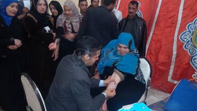 فحص 825 حالة خلال قافلة طبية بمركز فاقوس في الشرقية (صور)