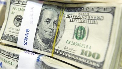 أسعار الدولار في 7 بنوك.. رسميا