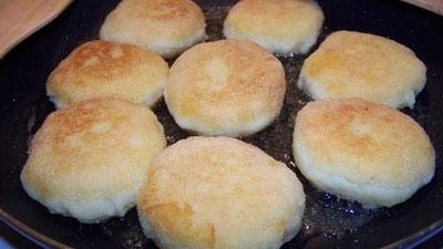 طريقة إعداد صينة البطاطس المقلية بخليط الجبن