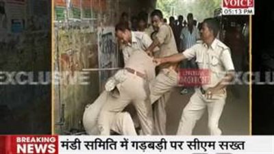 بالفيديو.. مشاجرة بالأيدي بين رجال الشرطة الهندية حول تقاسم الرشوة