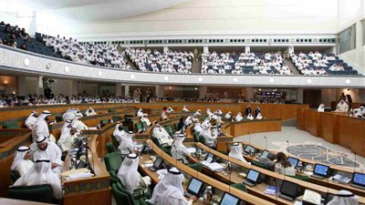 برلمان الكويت يلغي قرارات الحكومة بزيادة أسعار الوقود والكهرباء