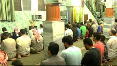 بالصور.. صلاة التراويح في مناطق نفوذ 