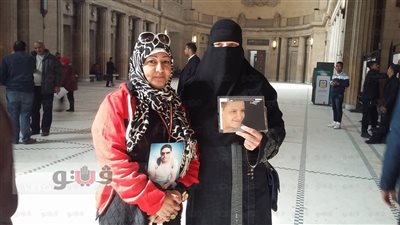 أول صور لأهالي شهداء مذبحة بورسعيد قبل الحكم في الطعون