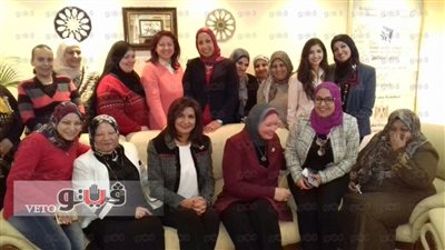 بالصور.. وزيرة الهجرة تكرم عددا من العاملات بالوزارة