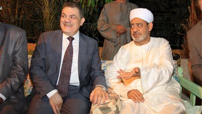 بالصور.. «البدوي» يزور شيخ الأزهر في قريته بالأقصر