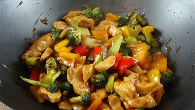 طريقة إعداد «صينية دجاج بالخضراوات لايت»