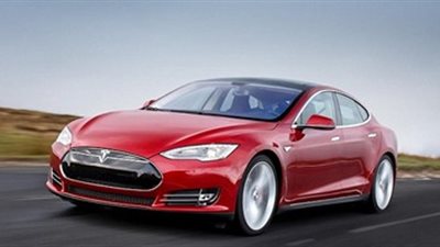 أمريكيون يعبرون عن غضبهم من نظام القيادة الذاتية لسيارات «تسلا»