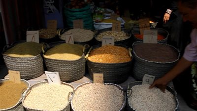 بالفيديو.. غضب الأهالي بسبب ارتفاع الأسعار في الغربية