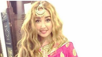 هنا الزاهد بالملابس الهندية في أحدث إطلالاتها