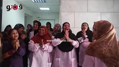 احتفال العاملات بمستشفى قنا بعيد الأم على أنغام «ست الحبايب» (فيديو)