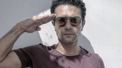 آسر ياسين يدعو جمهوره لتقديم التحية العسكرية لأرواح الشهداء