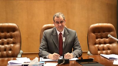 مدحت الشريف يطالب بتحديد نائبين فقط لرئيس الهيئة العامة للاستثمار