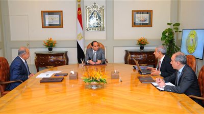 تفاصيل خطة النهوض بالتجارة والصناعة.. السيسي يبحث مع الحكومة ترشيد الواردات وزيادة الصادرات.. يستعرض تطورات مدينة دمياط للأثاث.. يكلف بإنشاء مدينة للجلود بالروبيكي.. ويطالب بدعم المنتجات المصرية