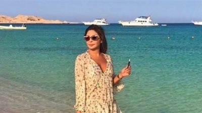 إليسا تنشر صورا جديدة من البحر في الغردقة