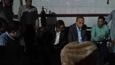 محافظ القليوبية ومدير الأمن يجتمعان مع أهالي طوخ بعد قطعهم الطريق