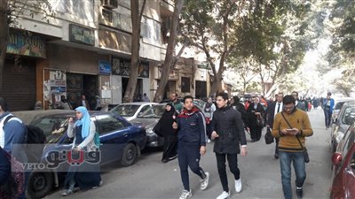 بالصور.. مسيرة احتفالية لأهالي شهداء مذبحة بورسعيد باتجاه الأهلي