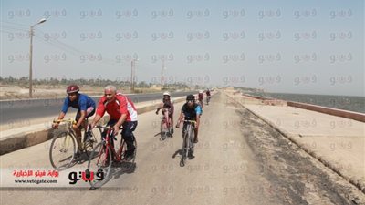 بالصور.. ماراثون للدراجات على ساحل بحيرة قارون
