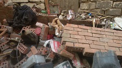 إصابة شخصين سقط عليهما حائط بقرية في كفر الشيخ