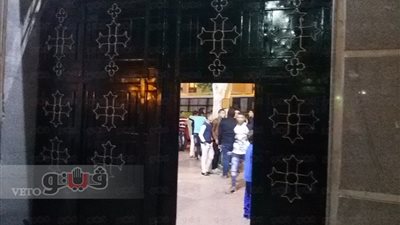 أسقف قنا يتبرع بمبلغ مالي للأمهات المثاليات