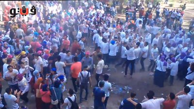 بالفيديو.. وصلة رقص لطلاب تجارة حلوان على أنغام المهرجانات الشعبية