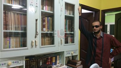 بالفيديو.. «عبد الملك» السرطان يفقده عينيه والإرادة تدفعه للتفوق