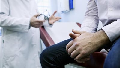 الجلوس لفترات طويلة يزيد من حدة أعراض أمراض المسالك البولية