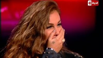 بالفيديو.. مينا نادر يغازل نيكول سابا: «واحشني وجوزك حايشني»