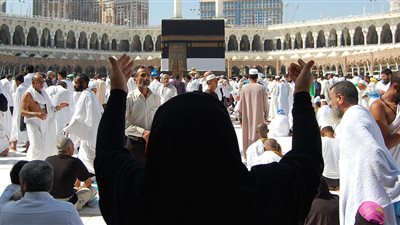 السياحة ترد 907 ملايين جنيه شيكات مقدمي الحج السياحي.. الأربعاء