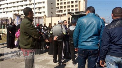 بالفيديو.. انهيار أهالي متهمي «مذبحة بورسعيد» أمام ديوان المحافظة