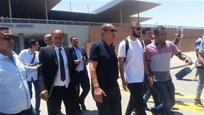 كريم بنزيمة يصل مطار الغردقة (صور)