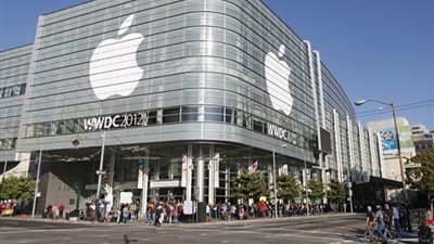 «أبل» تعتزم إطلاق «أي فون» بهيكل معدني كامل