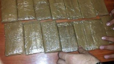 ضبط سائق بحوزته 20 قطعة حشيش ببولاق الدكرور
