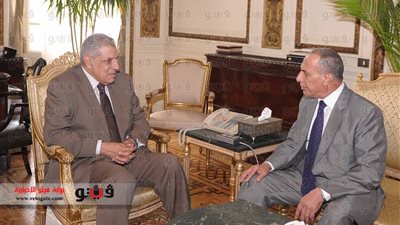 وزير العدل الجديد يصل إلى مكتبه بمقر الوزارة