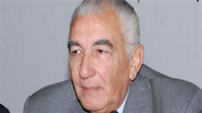 أحمد النحاس: 