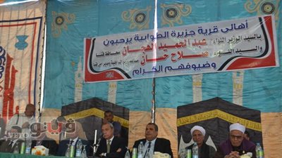 محافظ قنا يشهد جلسة صلح بين عائلتين بينهما خلافات ثأرية