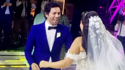 بالفيديو.. رقص ماجد المصري وبوسي وعمرو يوسف في فرح «إيمي والرداد»